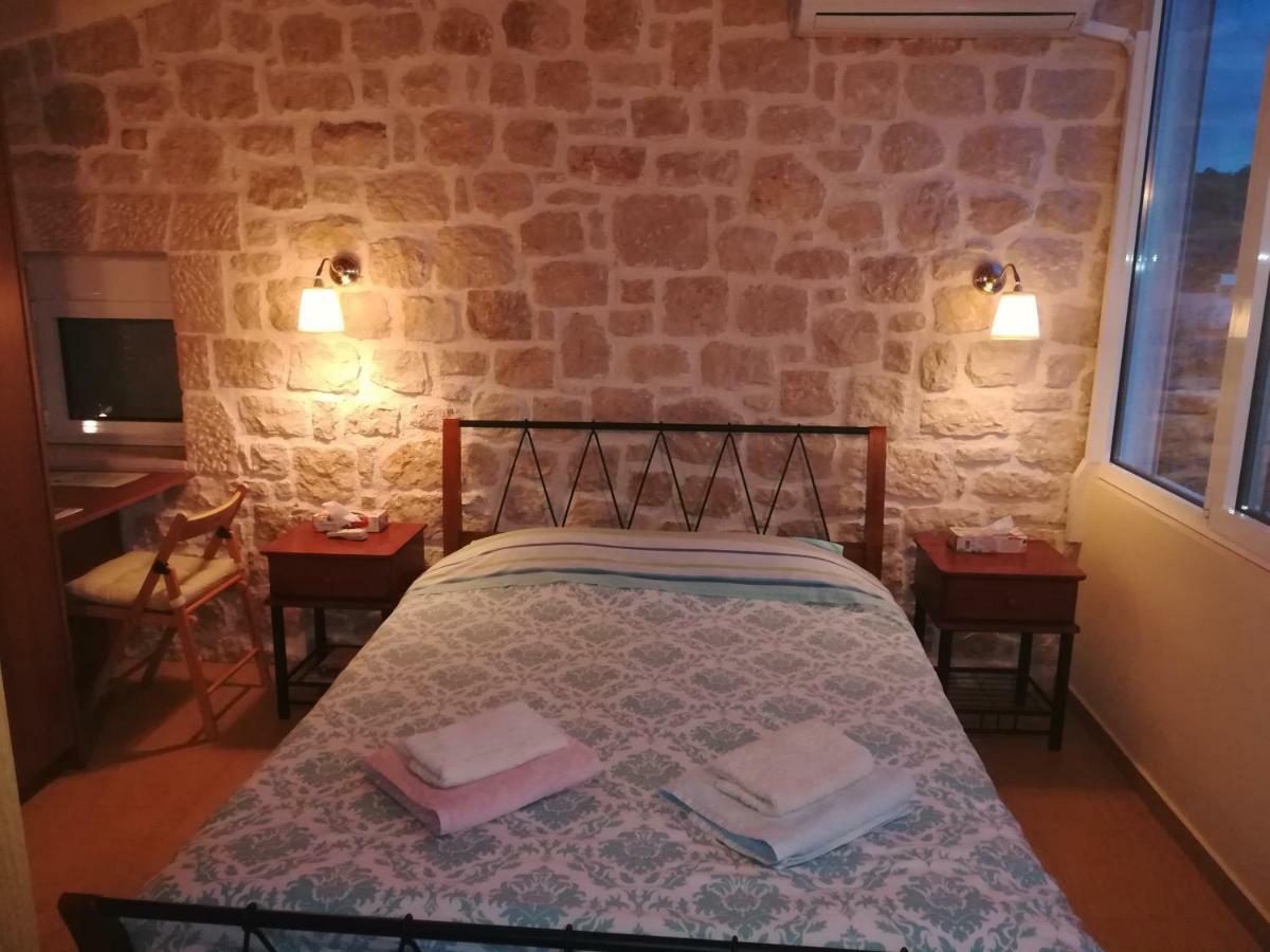 Stone House In Olive Grove Villa โตโล ภายนอก รูปภาพ